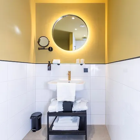 Отель Fletcher Boutique Slaak-rotterdam 4*